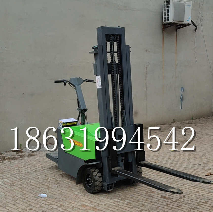 大石桥市优程全电动叉车插腿式堆高车液压装卸车1.5吨升高小型站驾式铲车